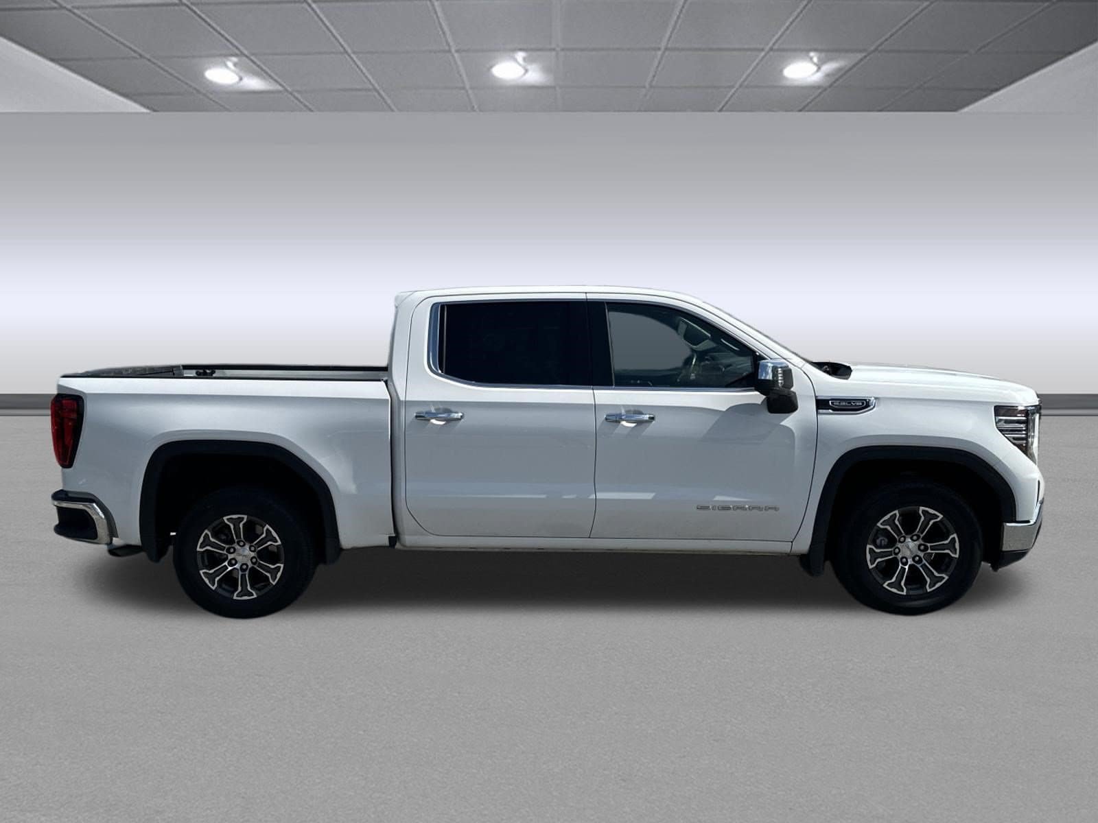 Used 2025 GMC Sierra 1500 SLT RWD image 2