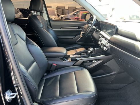 Certified 2025 Kia Telluride LX image 16
