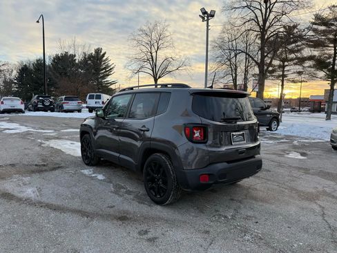 Used 2018 Jeep Renegade Altitude w/ Popular Equipment Group image 5