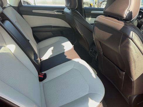 Used 2019 Ford Fusion SE w/ Equipment Group 151A image 12