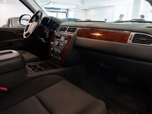 Used 2013 Chevrolet Avalanche LS AWD/4WD image 10