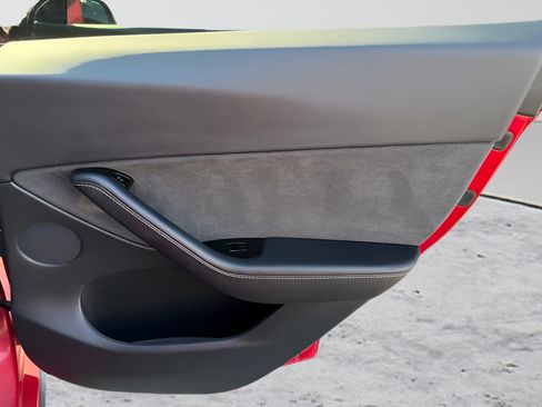 Used 2021 Tesla Model Y 2WD image 26