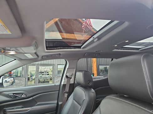 Used 2021 GMC Acadia SLT w/ Technology Package image 20