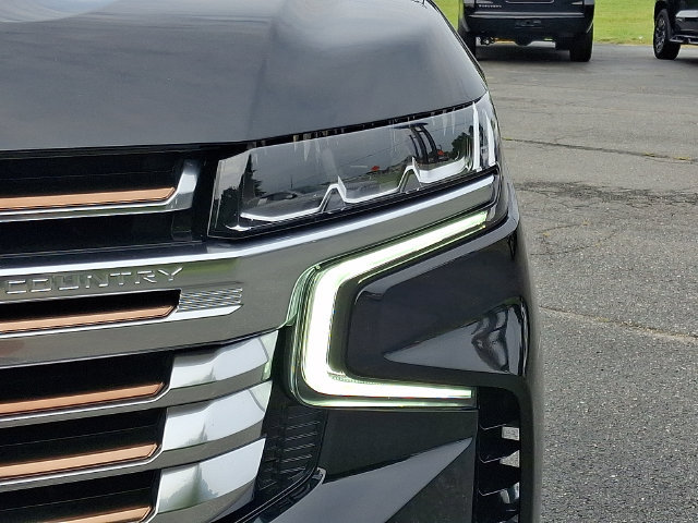 Used 2024 Chevrolet Suburban High Country AWD/4WD image 9