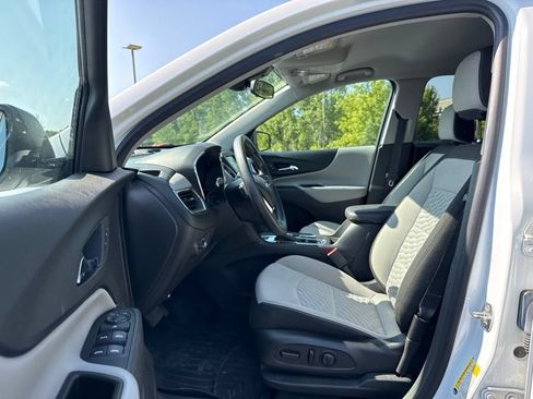 Used 2020 Chevrolet Equinox LS w/ LS Convenience Package AWD/4WD image 9