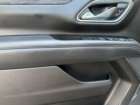 Used 2021 GMC Yukon XL SLT w/ SLT Luxury Package image 11