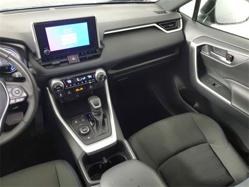 Used 2024 Toyota RAV4 SE image 17