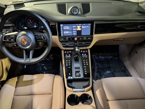 Certified 2026 Porsche Macan AWD/4WD image 7