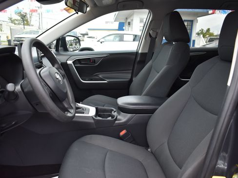 Used 2021 Toyota RAV4 LE FWD image 14