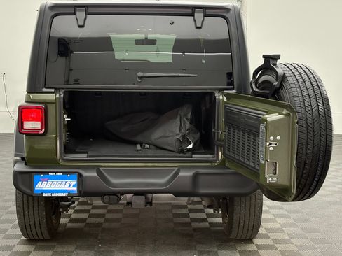 Used 2022 Jeep Wrangler Unlimited Sport AWD/4WD image 9