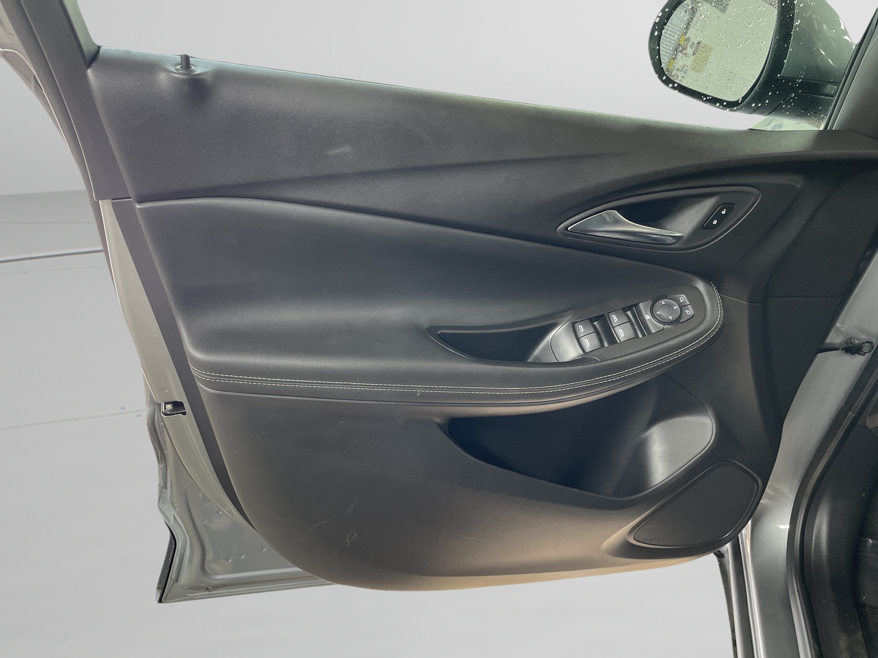Used 2025 Buick Encore GX Preferred AWD/4WD image 13