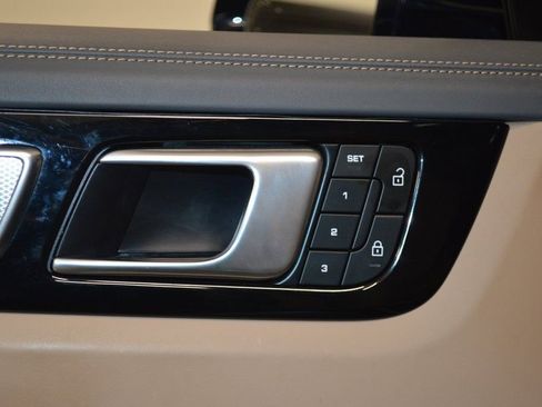 Certified 2023 Porsche Cayenne Platinum Edition image 19