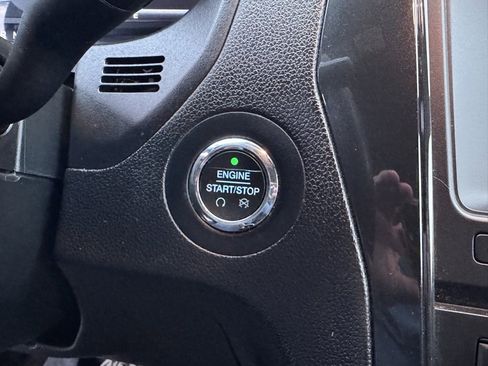 Used 2018 Ford Explorer XLT w/ Equipment Group 202A image 23