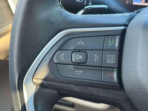 Used 2023 Jeep Grand Cherokee Limited image 19