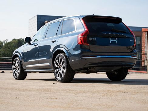 Certified 2025 Volvo XC90 B5 Core image 5