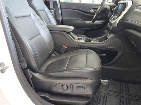 Used 2022 GMC Acadia SLT w/ Technology Package AWD/4WD image 4