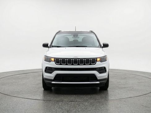 Used 2025 Jeep Compass Limited AWD/4WD image 2