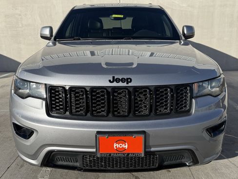 Used 2019 Jeep Grand Cherokee Altitude image 2