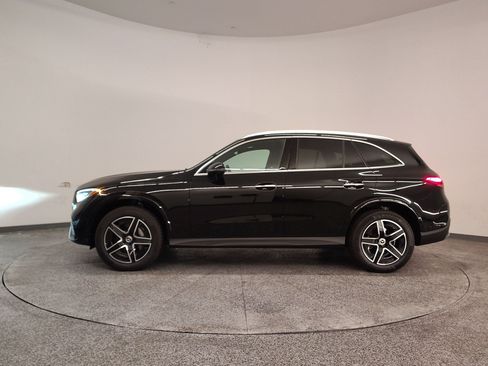 Used 2026 Mercedes-Benz GLC 300 image 2