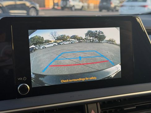 Used 2025 Toyota Prius LE image 17