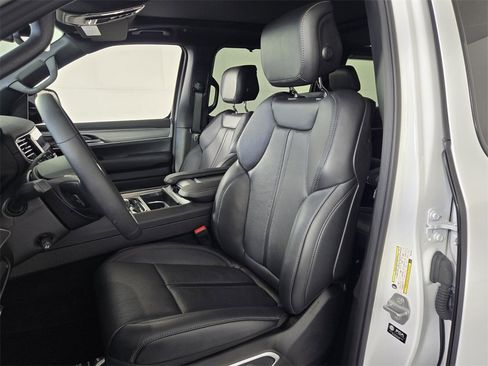 New 2025 Jeep Wagoneer Series II w/ Convenience Group I image 7