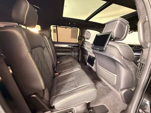 Used 2022 Jeep Grand Wagoneer Series III w/ Rear Seat Video Group 1 AWD/4WD image 27