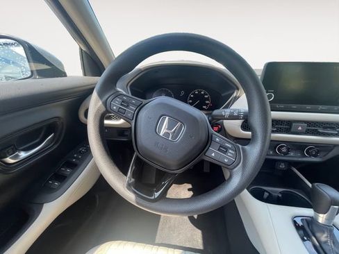 Used 2025 Honda HR-V LX image 12