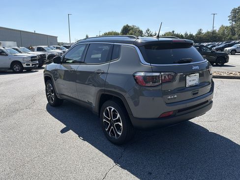 Used 2022 Jeep Compass Limited w/ Sun and Sound Group AWD/4WD image 6
