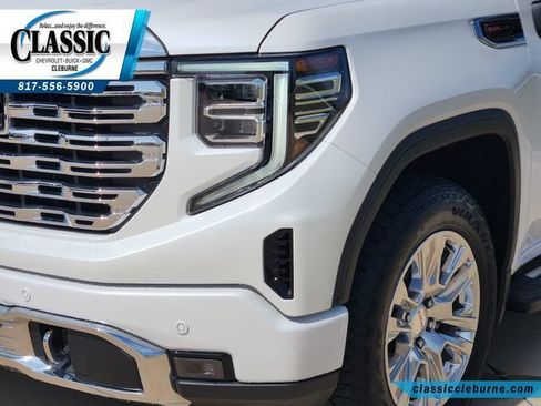 Used 2024 GMC Sierra 1500 Denali w/ Technology Package AWD/4WD image 11
