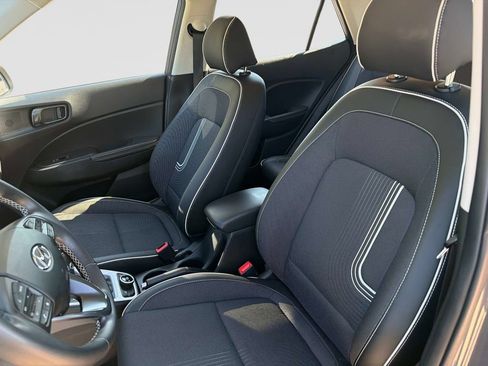 Used 2025 Hyundai Venue Limited FWD image 20