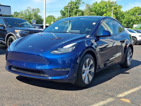 Used 2023 Tesla Model Y Long Range AWD/4WD image 3