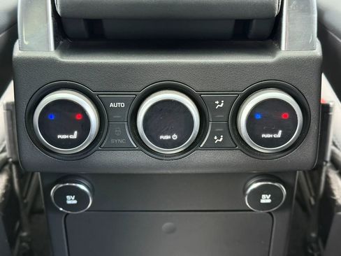 Used 2020 Land Rover Discovery Landmark image 29
