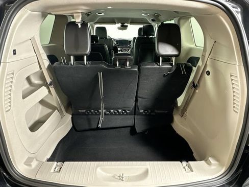 Used 2024 Chrysler Pacifica Touring-L FWD image 32