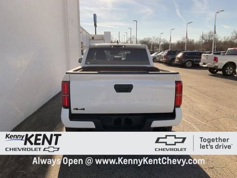 Used 2024 Toyota Tacoma TRD Off-Road image 6