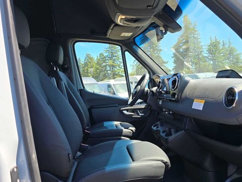 Used 2026 Mercedes-Benz Sprinter 2500 image 11