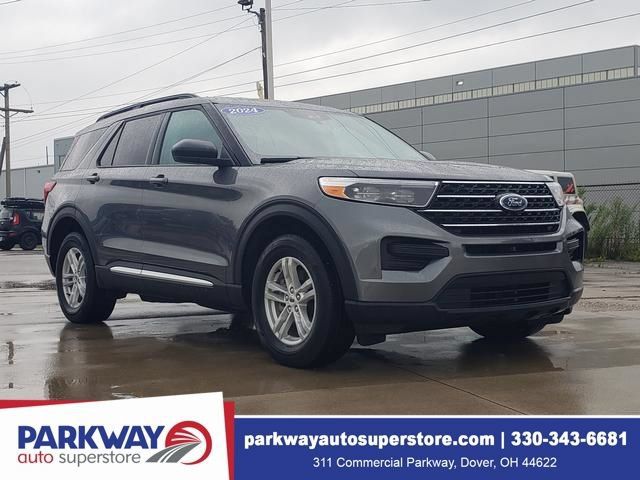 Used 2024 Ford Explorer XLT AWD/4WD image 1
