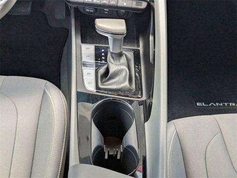 Used 2023 Hyundai Elantra SEL w/ Convenience Package image 18