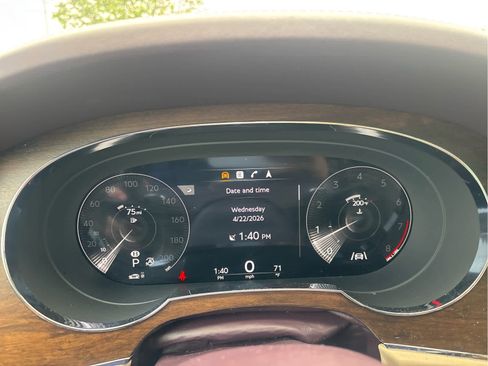 Used 2023 Bentley Bentayga Extended Wheelbase AWD/4WD image 6