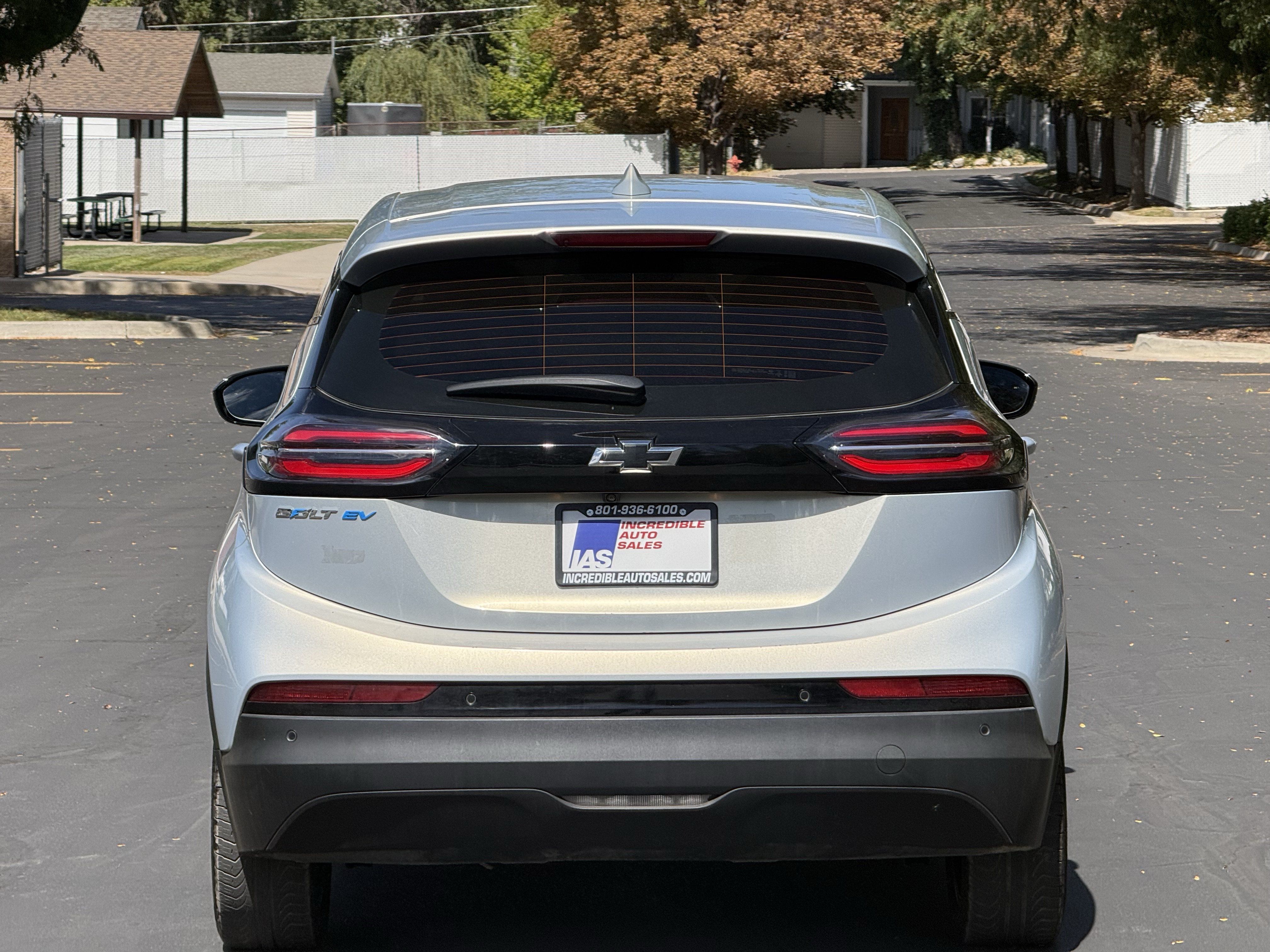 Used 2022 Chevrolet Bolt LT w/ Infotainment Package FWD image 5
