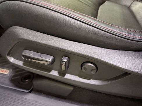 Used 2025 Honda Pilot Black Edition image 25