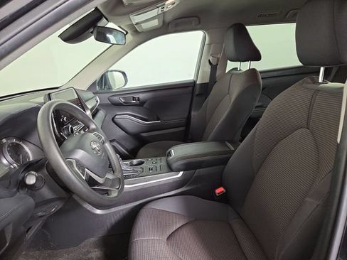 Used 2023 Toyota Highlander L AWD/4WD image 12