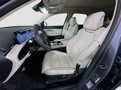 New 2026 Genesis GV70 2.5T Advanced AWD/4WD image 16