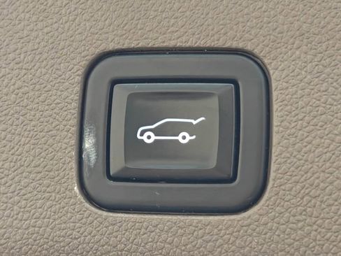 Used 2021 GMC Yukon Denali w/ Denali Premium Package image 45