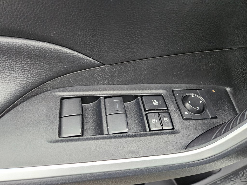 Used 2025 Toyota RAV4 LE AWD/4WD image 21