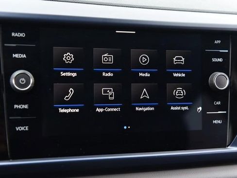 Certified 2023 Volkswagen Taos SE w/ Panoramic Sunroof Package image 14