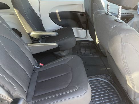 Used 2023 Chrysler Voyager LX image 12