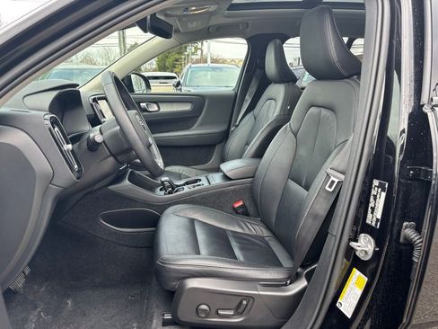 Certified 2024 Volvo XC40 B5 Core image 16
