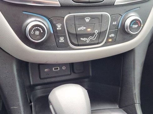 Used 2022 Chevrolet Equinox LS w/ LS Convenience Package image 21