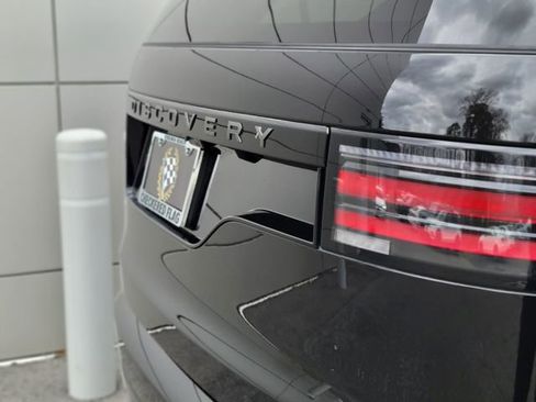 Used 2024 Land Rover Discovery Dynamic SE image 42