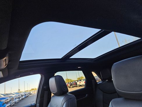 Used 2025 Cadillac XT5 Premium Luxury image 13